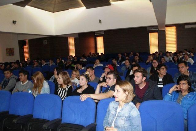 Ayvalık’ta Üniversite Sistemindeki Son Değişiklikler Ve Geleceğin Meslekleri Semineri