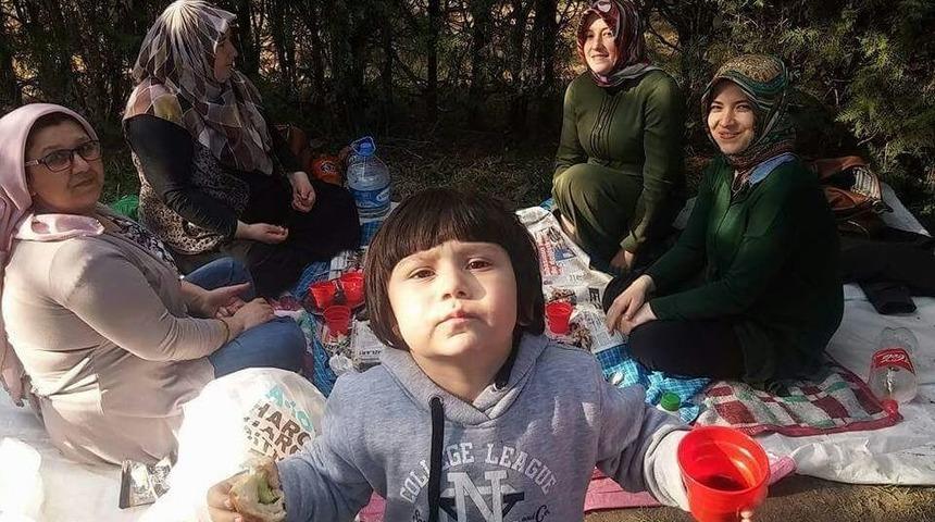 Bolvadin&rsquo;de Oy Kullananlar Soluğu Piknik Alanlarında Aldı