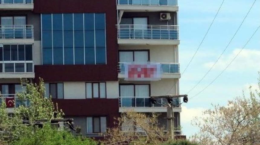 Gelin Ve Damat &Ouml;nce Sandığa Koştu