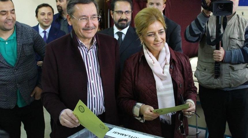 Başkan G&ouml;k&ccedil;ek Oyunu Kullandı