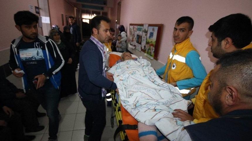 Yatalak Hastalar Ambulanslar Yardımıyla Oylarını Kullandı
