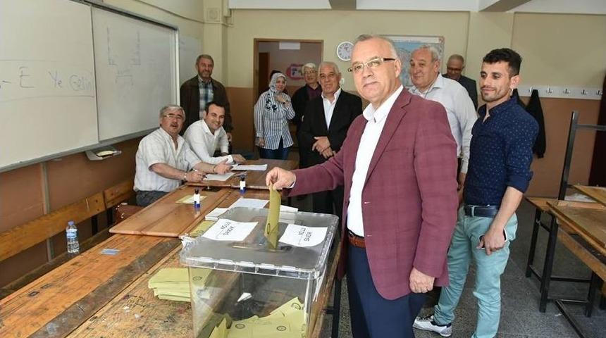 Milletvekili Nurlu Ve Başkan Kayda Oyunu Kullandı