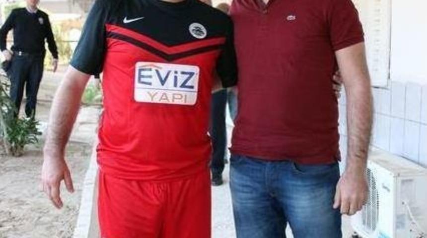 Kuşadası&rsquo;nda İlgin&ccedil; Futbol Ma&ccedil;ı