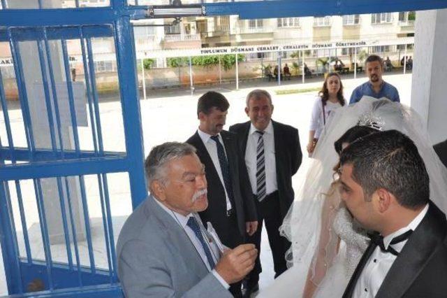 Aydın'da Gelin Ve Damat Oy Kullandı