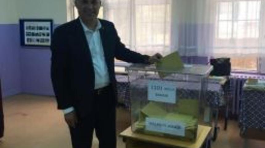 Bayırk&ouml;y Belde Belediye Başkan Mustafa Yaman Oyunu Kullandı