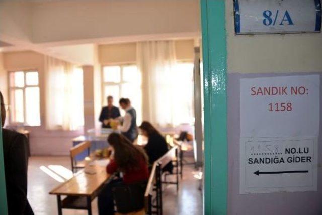 Başbakan Yardımcısı Kaynak'ın Sandığından 'evet' Çıktı