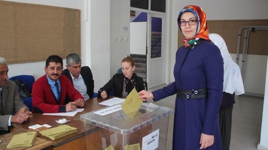 Başkan G&uuml;ler, Ailesi İle Birlikte Sandıkta