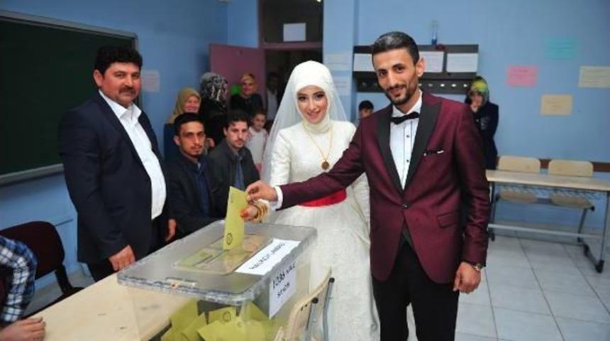 Nikah Töreninden Önce Oylarını Kullandılar