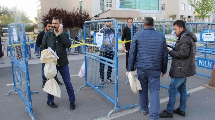 Diyarbakır’da Oy Torbaları Gelmeye Devam Ediyor
