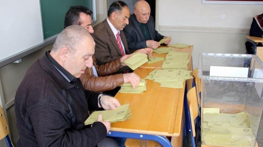 Milli Eğitim Bakanı Yılmaz&rsquo;ın Sandığından &rsquo;evet&rsquo; &Ccedil;ıktı