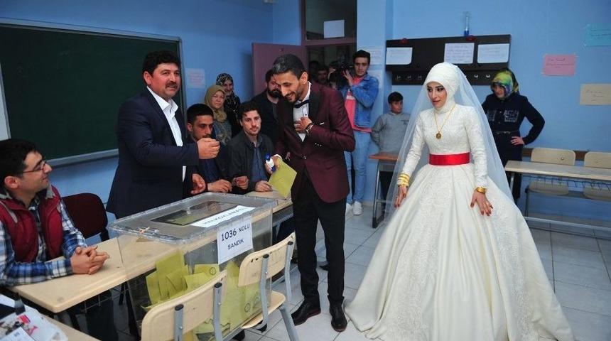 &Ouml;nce Sandığa, Sonra Nikah Masasına Gittiler