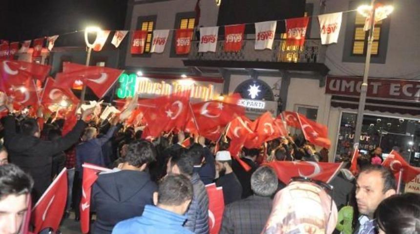 Trabzon'da Havai Fişekli Referandum Kutlaması
