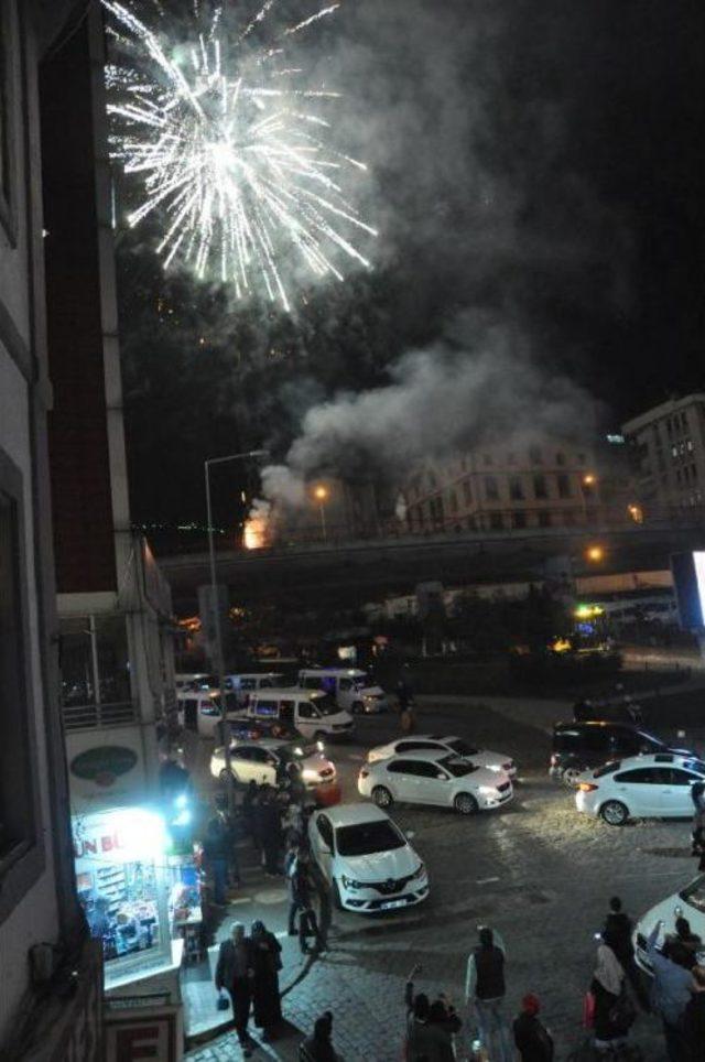 Trabzon'da Havai Fişekli Referandum Kutlaması