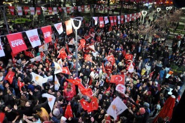 Trabzon'da Havai Fişekli Referandum Kutlaması