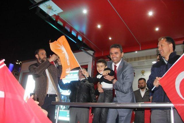 Bolu’da Referandum Sonucu Havai Fişeklerle Kutlandı