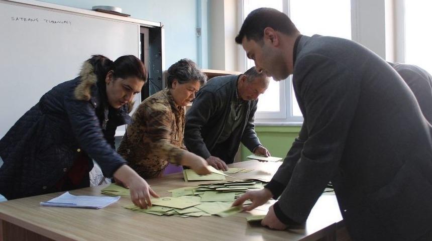 Kırşehirliler Cacabey Meydanına Akın Etti