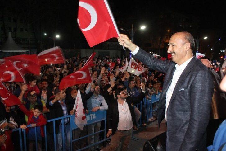 Sultangazi’de Havai Fişekli Referandum Kutlaması G2