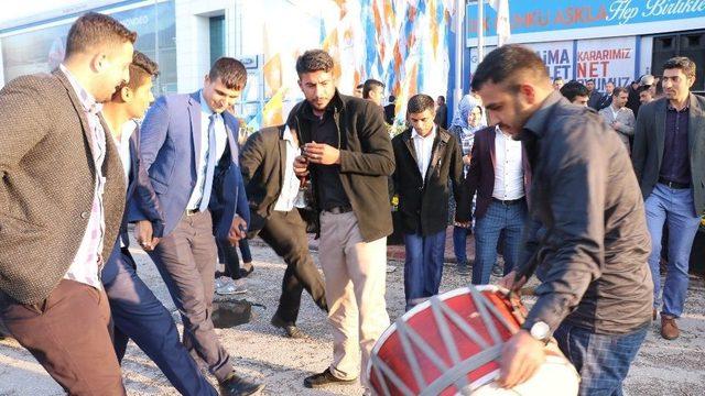 Ak Parti Gaziantep İl Binasında ’evet’ Coşkusu