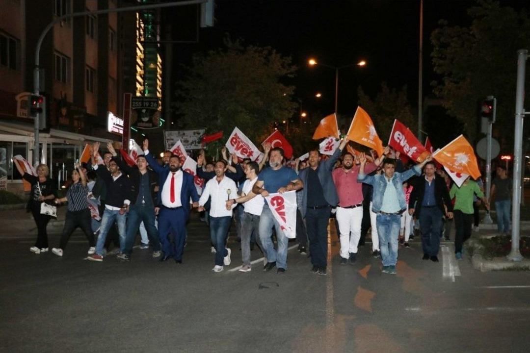 İzmir &lsquo;evet&rsquo; Kutlaması