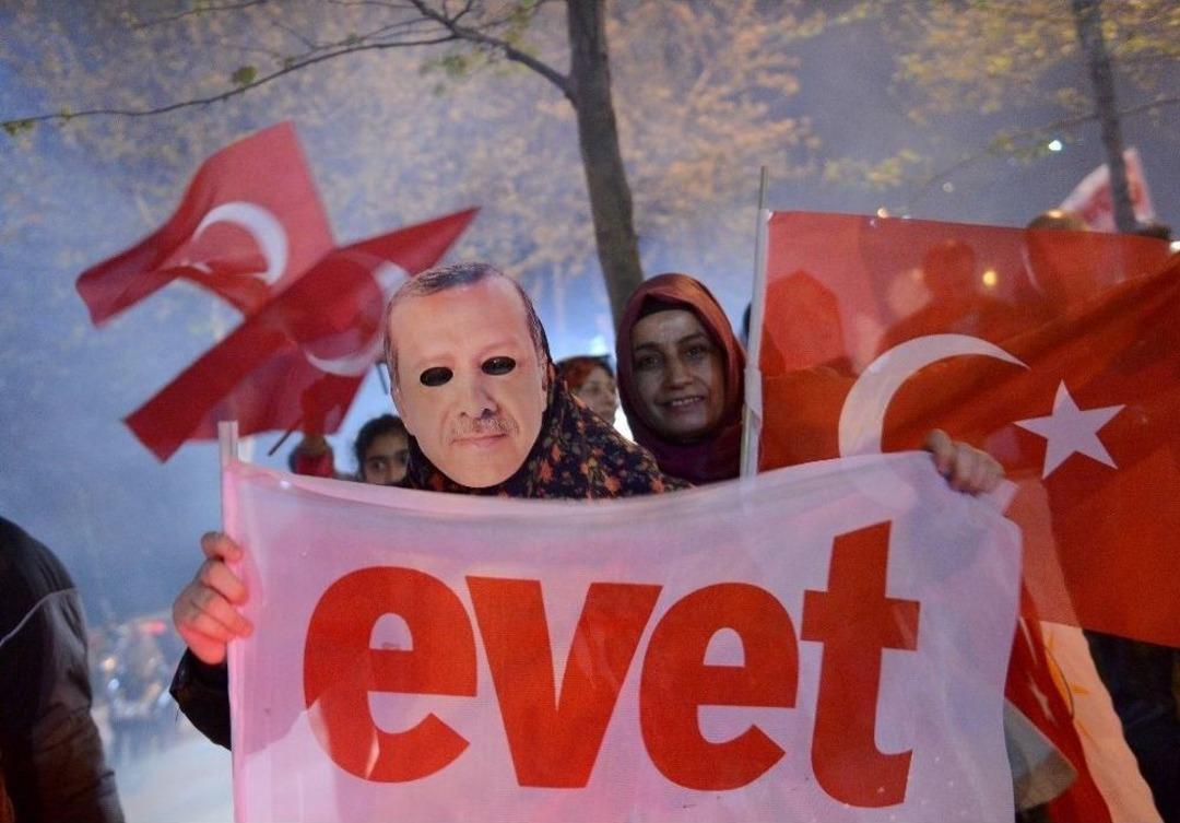 İstanbul&rsquo;da &rsquo;evet&rsquo; Kutlamaları