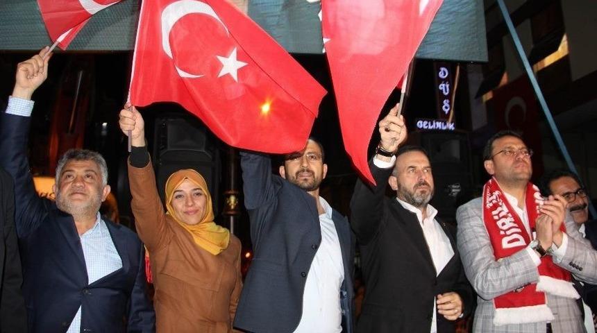 Vatandaşlar Nevşehir&rsquo;de Referandum Sevincini Kutladı