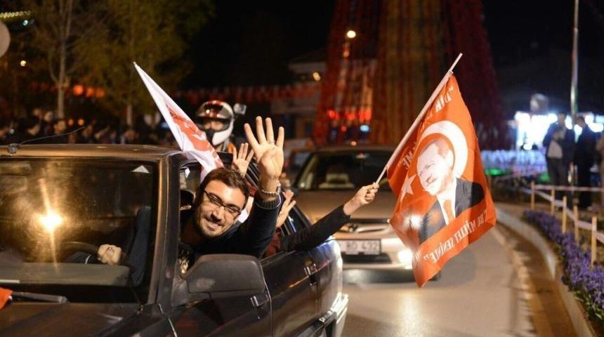 &Ccedil;orum&rsquo;da Referandum Kutlaması