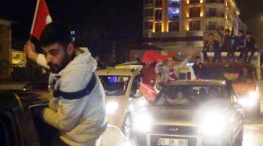 Erciş&rsquo;te &lsquo;evet&rsquo; Kutlaması