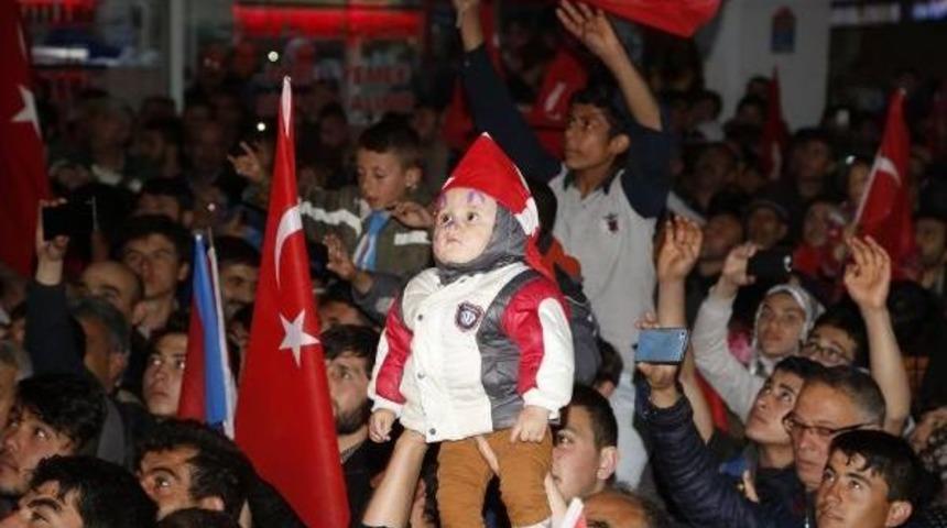 Nevşehir'de 'evet' Kutlaması