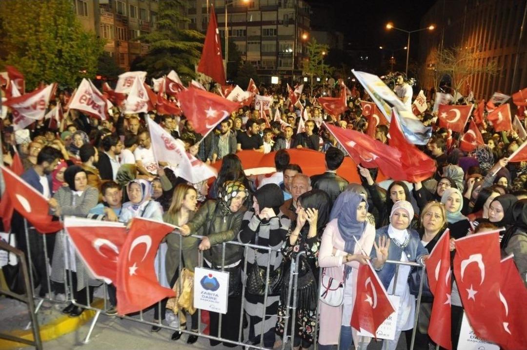 Balıkesir&rsquo;de &rsquo;evet&rsquo; Coşkusu