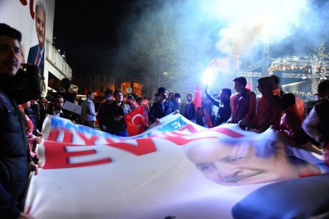 Bakan M&uuml;ezzinoğlu: &ldquo;biz Hayır Diyeni Ve Evet Diyeni İle B&uuml;y&uuml;k Bir Milletiz&rdquo;