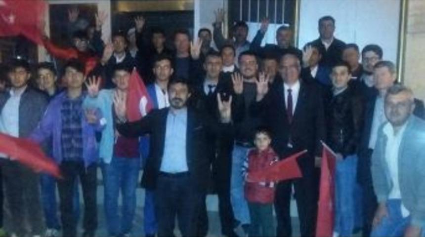 Altıntaş&rsquo;ta Refarandum Zaferini Ak Partililer Ve &Uuml;lk&uuml;c&uuml;ler Birlikte Kutladı