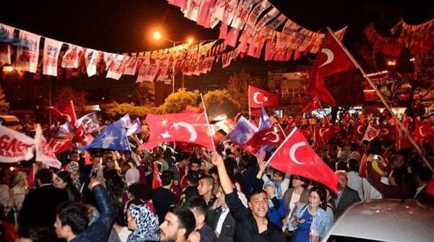 Yerel Se&ccedil;imde Mhp'nin Kalesi Olan Adana Ve Mersin'de 'evet' Cephesi &Ccedil;&ouml;kt&uuml;