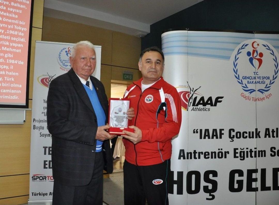 Olimpiyat 4.&rsquo;s&uuml; İsmail Ak&ccedil;ay, &Ccedil;ocuk Atletizmi Seminerine Katıldı