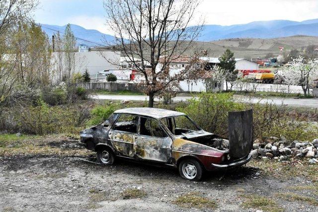 (özel Haber) Tosya’da Köy İmamı İçeride Oy Kullandı Otomobili Dışarıda Cayır Cayır Yandı