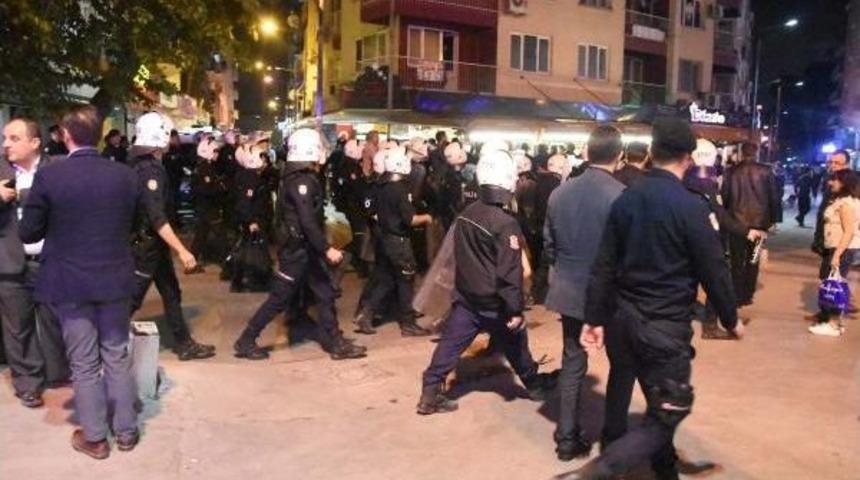 İzmir'de Referandum Protestosuna Toma'lı M&uuml;dahale