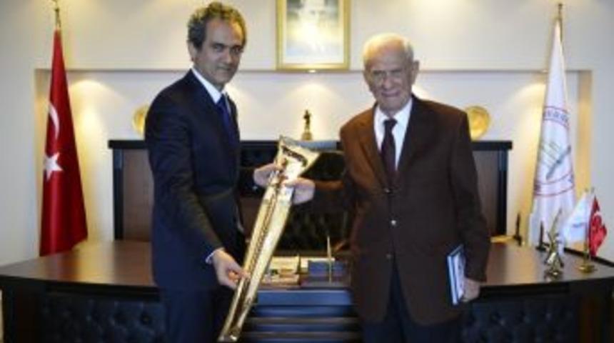 Senat&ouml;r Sonbay&rsquo;dan Rekt&ouml;r &Ouml;zer&rsquo;e Teşekk&uuml;r