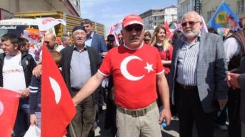 Burhaniyeli İnşaat&ccedil;ının Bayrak Sevgisi