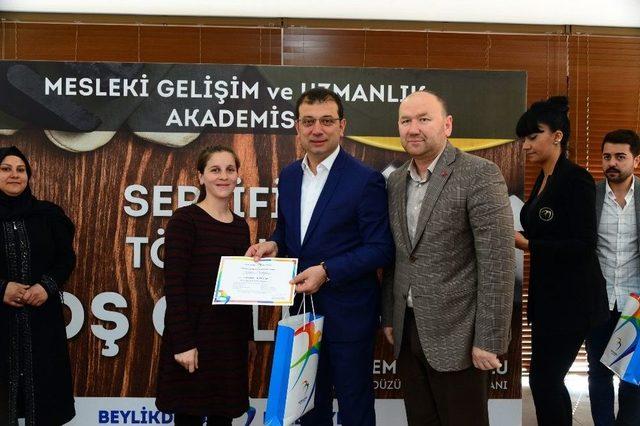 Kadın Apartman Görevlileri De Sertifikalarına Kavuştu