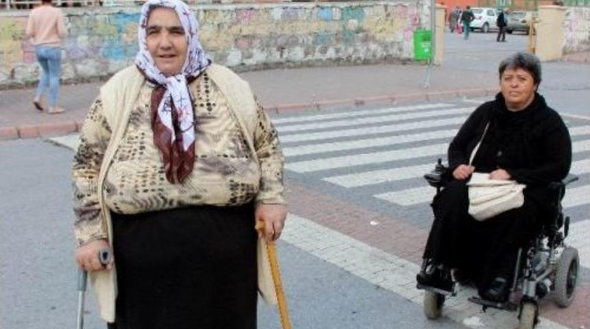 (&ouml;zel Haber) Kayseri&rsquo;de İki Engelli Oy Kullanmakta Zorluk Yaşadı