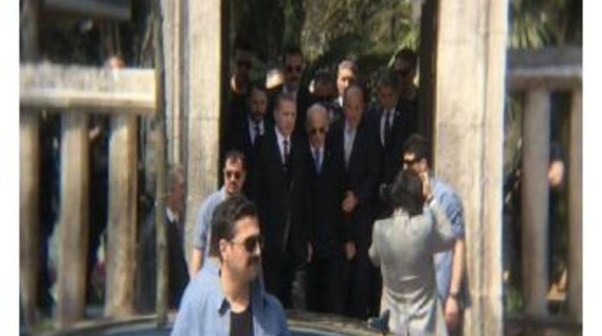 Cumhurbaşkanı Erdoğan, Erbakan'ın Mezarını Ziyaret Etti