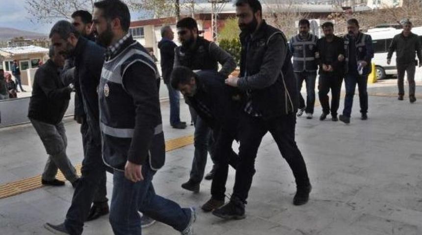 Elazığ Emniyet M&uuml;d&uuml;rl&uuml;ğ&uuml;'ndeki Saldırıyı Planlayan Zanlı Adliyeye Sevk Edildi