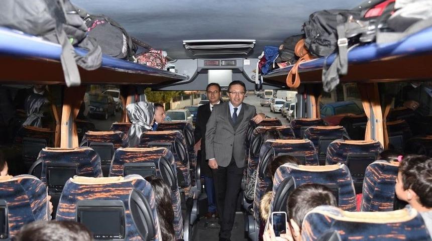 Başkan Tiryaki &Ccedil;ocukları &Ccedil;anakkale&rsquo;ye Uğurladı