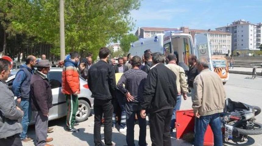 Motosiklet Otomobile &Ccedil;arptı: 1 Yaralı