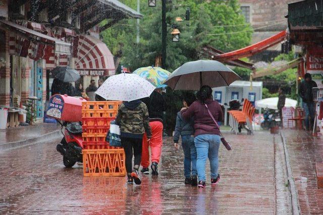 Edirne’de Sağanak Yağış Etkisini Sürdürüyor