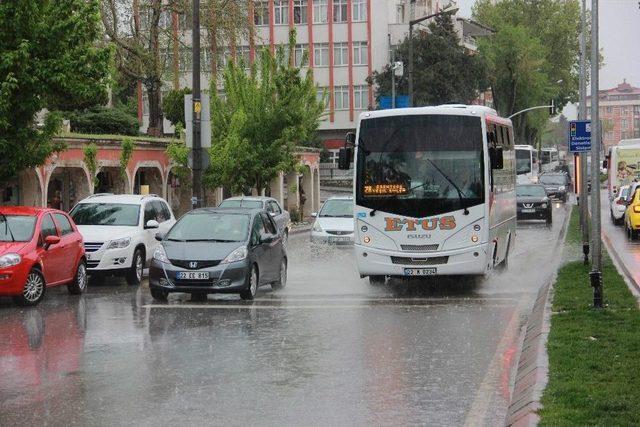 Edirne’de Sağanak Yağış Etkisini Sürdürüyor