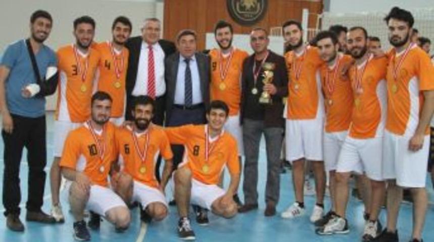 Voleybol Turnuvasının Finalistleri Belli Oldu