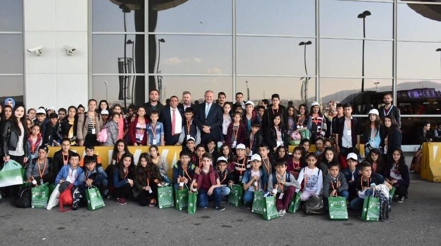 Başkan Hakkarili &Ouml;ğrencileri D&uuml;zce&rsquo;ye De Davet Etti