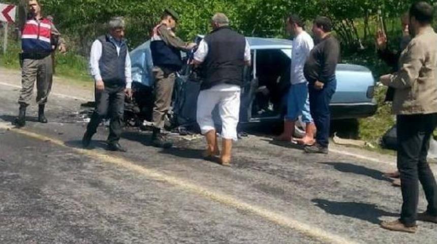 Fatsa'da Iki Otomobil &Ccedil;arpıştı: 1 &Ouml;l&uuml;, 2 Yaralı