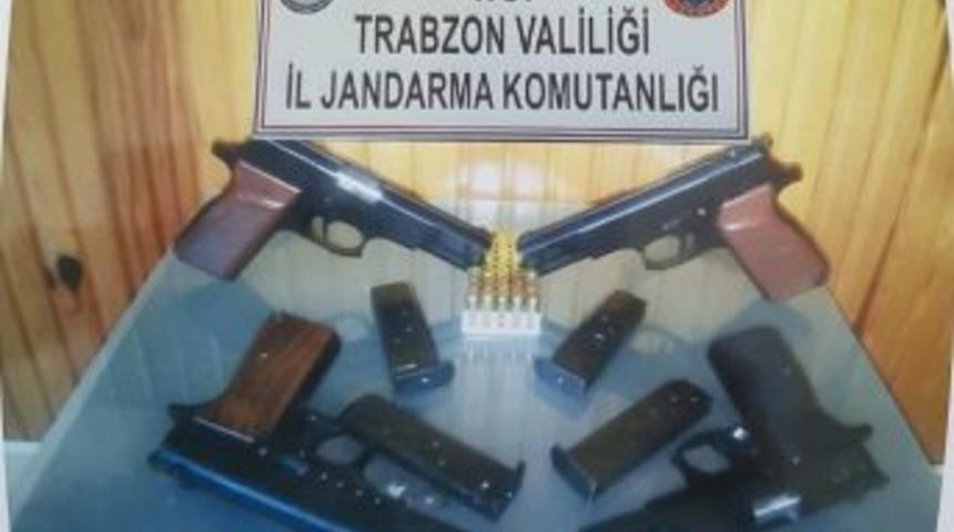 Ş&uuml;pheli Ara&ccedil;tan 4 Tane Ruhsatsız Tabanca &Ccedil;ıktı