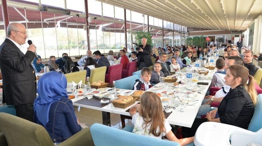 Bulmacayı &Ccedil;&ouml;zd&uuml;ler, Başkanla Kahvaltı Ettiler